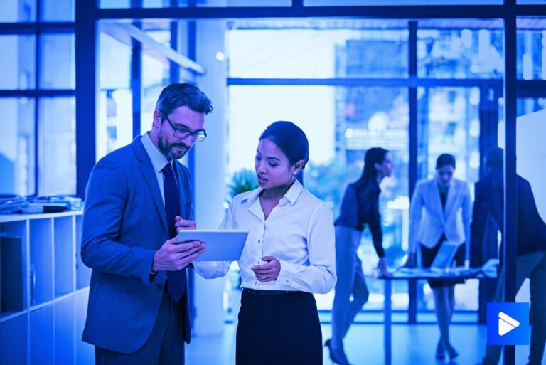 Communication ascendante, descendante ou transversale: Les 3 piliers internes à la base d’une entreprise